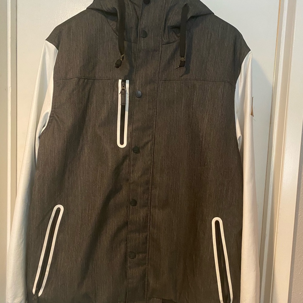 Men’s snowboarding jacket with leather sleeves